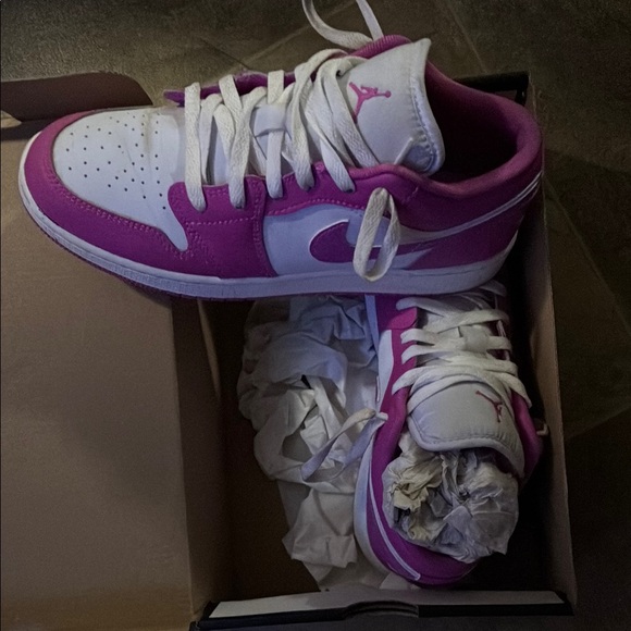 Nike Other - Nike Fuchsia and White Low-Tops